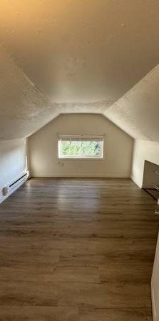 2 Bed 1 Bath Upper Floor - Photo 1