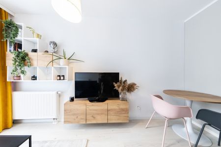 TĘCZOWA kawalerka z sypialnią, dostępny garaż - Фото 2