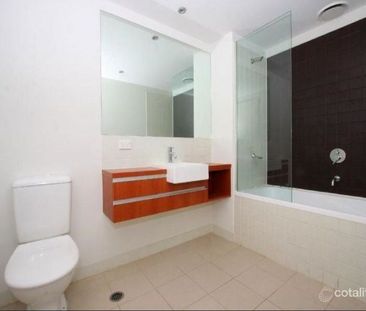 Striking Modern One-Bedroom Apartment - Photo 4