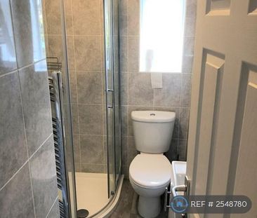 1 bedroom in a house share to rent - Photo 4