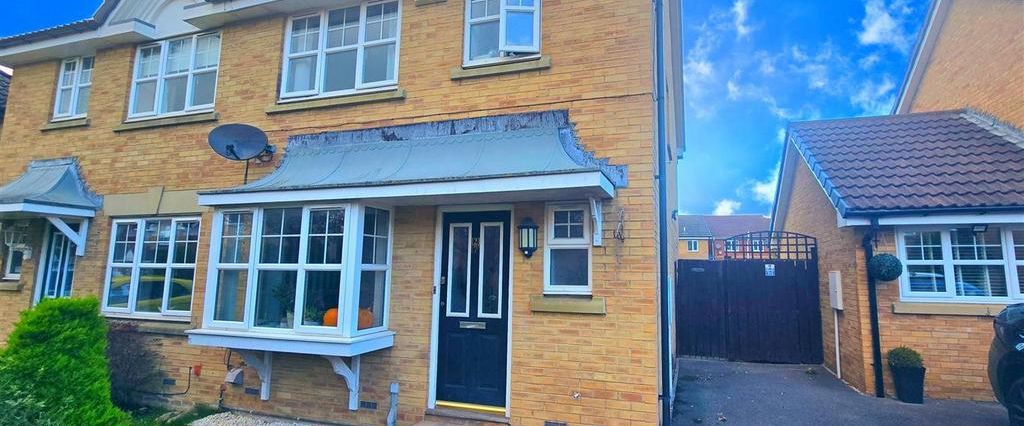 3 bedroom semi-detached house to rent - Photo 1