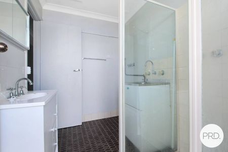 DELIGHTFUL EAST ALBURY TWO BEDROOM UNIT! - Photo 5
