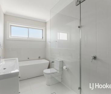 Stunning 3 Bedroom Home - Great Location! - Photo 1