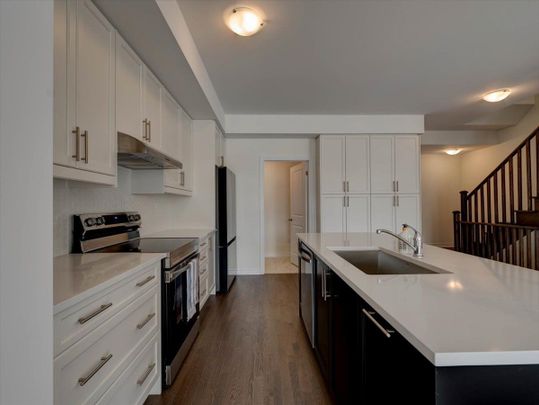 For Lease - 22 Griffith Street, Aurora, Ontario - Photo 1