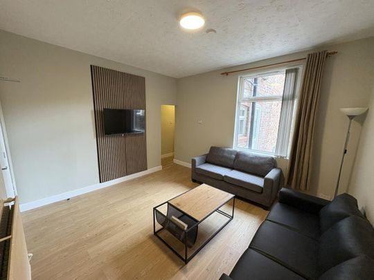 5 bedroom end of terrace house to rent - Photo 1