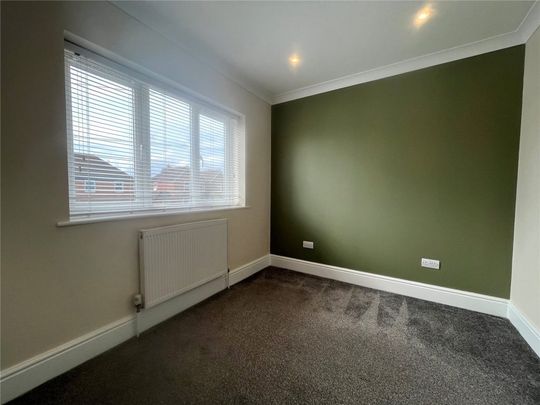 2 Bedroom Flat / Apartment - Winchester Road, Bishops Waltham - Photo 1