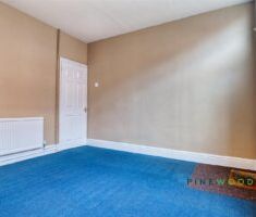 3 BEDROOM House - Terraced - Photo 1