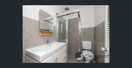 Bright, Renovated Apartment in the Heart of Willoughby - Photo 5