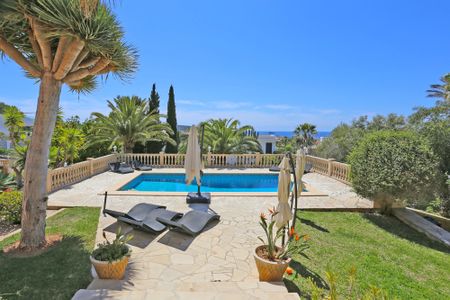 Elegant luxury villa with stunning sea views in Nova Santa Ponsa - Photo 3