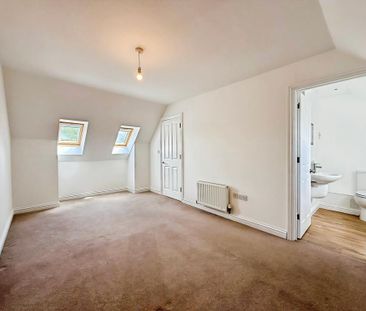 4 bedroom semi-detached house to rent - Photo 2