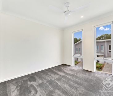 Stunning Three Bedroom Townhome - Photo 3