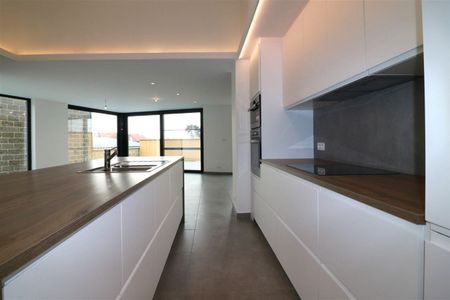 Architecturaal plaatje met 4 slpk., garage en riant terras - Photo 5