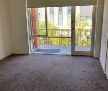 Caulfield North - Photo 1