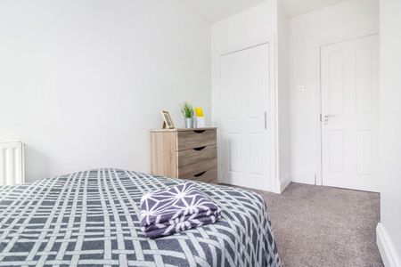 Flat 1, 390 KIRKSTALL ROAD Leeds - LS4 2HQ - Photo 2