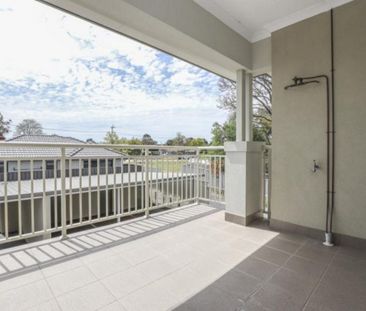 Low Maintenance 1st Floor Apartment - Photo 4