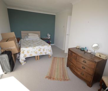 4 bedroom end of terrace house to rent - Photo 6