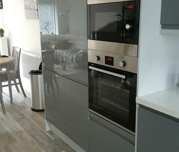 2 bedroom end of terrace house to rent - Photo 3