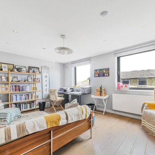 Meadowbank, Primrose Hill - Photo 1