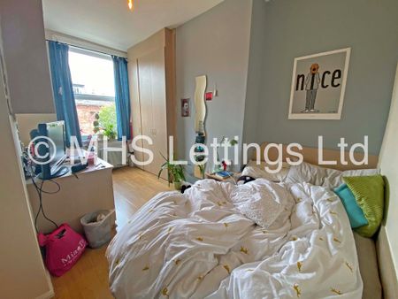 4 Bedroom Mid Terraced House for rent in Lumley Avenue - Photo 5