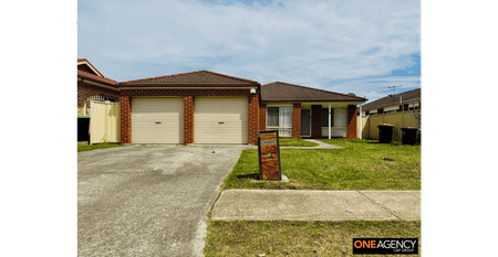 Fully Renovated Family Home in a Quiet Hinchinbrook Location! - Photo 5