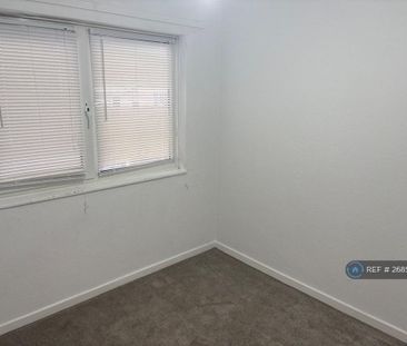 4 bedroom semi-detached house to rent - Photo 6