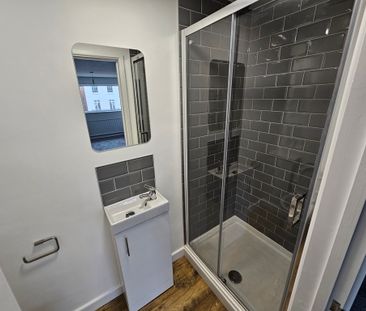 5 Bed Student Accommodation - Photo 2