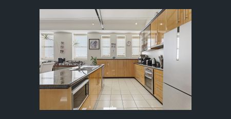 Modern Central Apartment - Photo 5