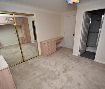 3 bedroom flat to rent - Photo 4
