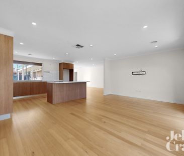 12 Barellan Close, St Albans - Photo 1