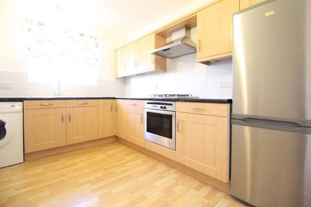 3 bedroom flat to rent - Photo 1