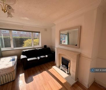 1 bedroom in a house share to rent - Photo 2