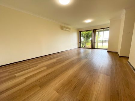 Two Bedroom Villa - Central Location! - Photo 2