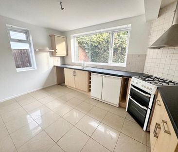 3 bedroom semi-detached house to rent - Photo 4