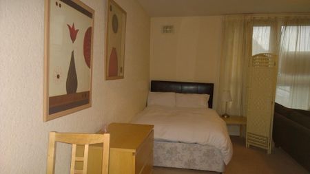 1 bedroom flat to rent - Photo 2
