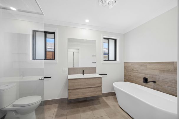 16 Marchment Street, Thrumster NSW 2444 - House For Rent | Domain - Photo 1