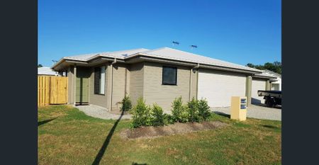 Lovely 3 Bedroom Duplex with Double Garage - Photo 2