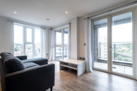 3 bedroom flat to rent - Photo 2