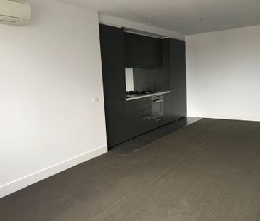 Located on Level 9, this stunning apartment is sure to impress! - Photo 4