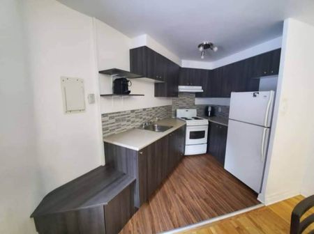 3635 avenue Ridgewood - Charming 1-Bedroom Apartment - Photo 5