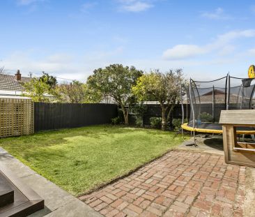 Timeless charm in the heart of Newport - Photo 5