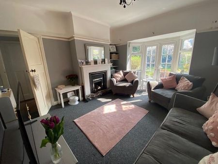 3 bedroom semi-detached house to rent - Photo 2