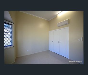 LOCATION Minutes to the beach - Photo 3