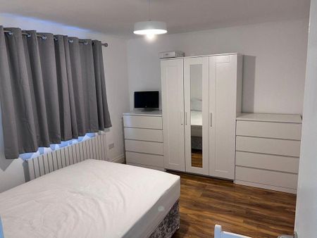 6 bedroom terraced house to rent - Photo 2