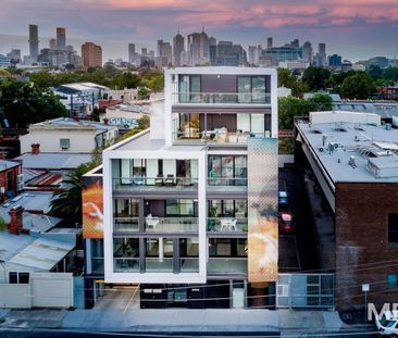 Wake up where the action is, walk to work, wander to cafs, stroll t... - Photo 6