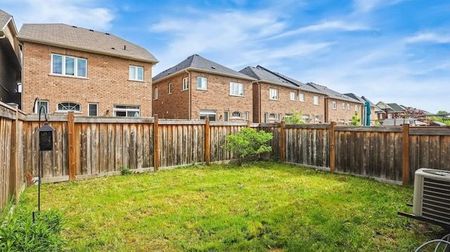 For Lease - 10 Betony Drive, Richmond Hill, Ontario - Photo 3