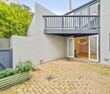 Immaculate townhouse - stroll to ferry - Photo 3