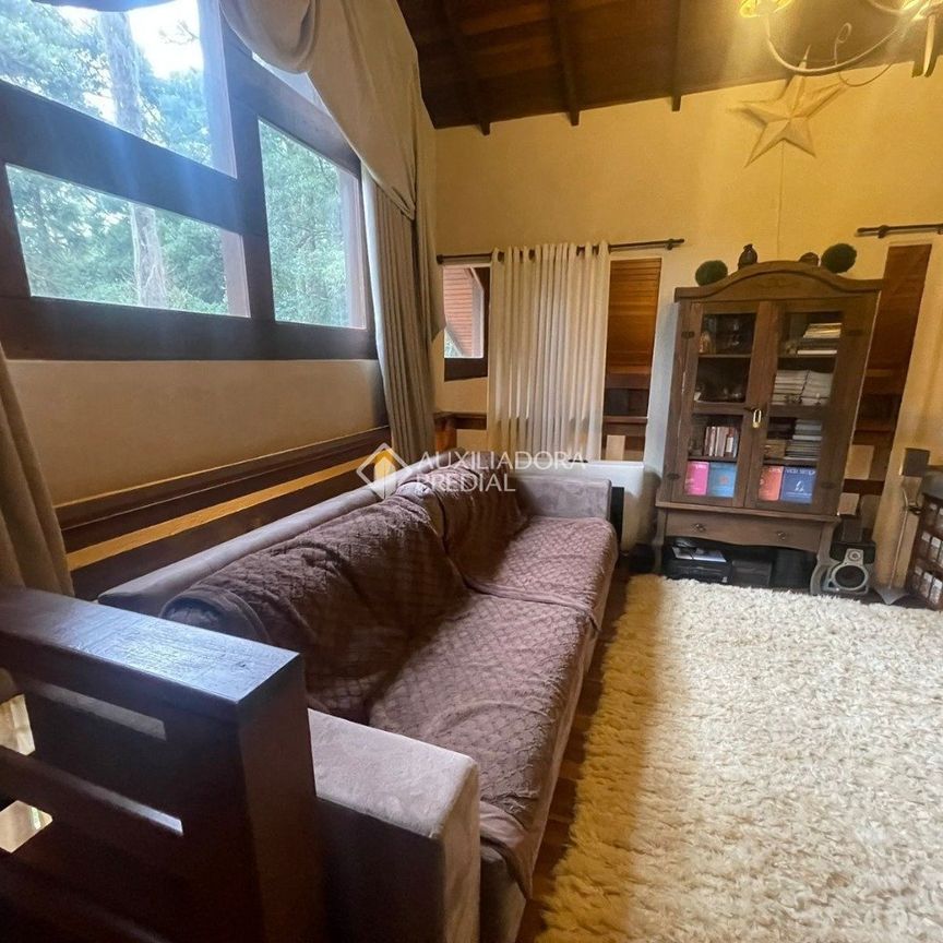 Casa em Condomínio com 4 quartos e 200m² para alugar em Mato Queimado, Gramado. - Photo 1