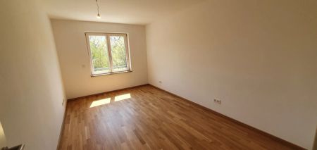 Neubau, hochwertige 4-Zi-Wohnung in ruhiger und sonniger Lage - Foto 2