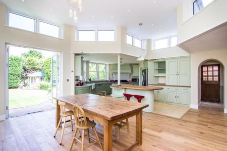 5 bedroom detached house to rent - Photo 3