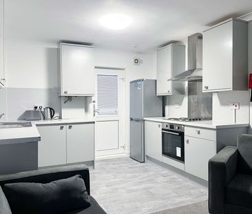 Charnwood Avenue Room 1 - Photo 5